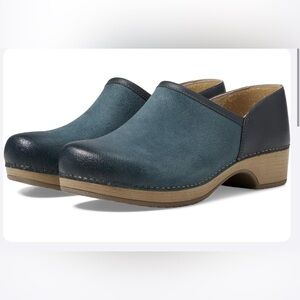 Dansko Brenna Clog size 39, Navy
